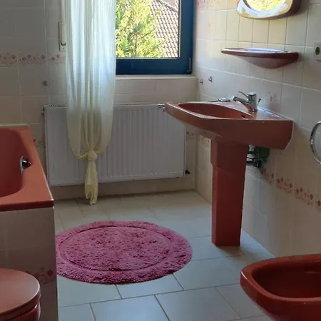 Mit Kamin Nahe Beheiztem Am Waldschwimmbad *
